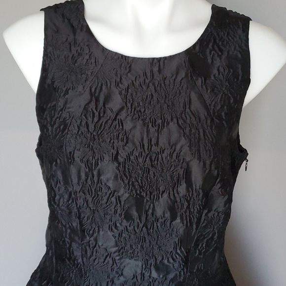 H&M Jacquard textured open back Fit and Flare - Picture 6 of 13